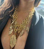 Collana catena e foglie pendenti