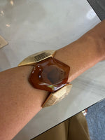 Bracciale Elasticizzato "Geometrie Cromatiche" con Maglie Esagonali Dorate e Resina Sfumata
