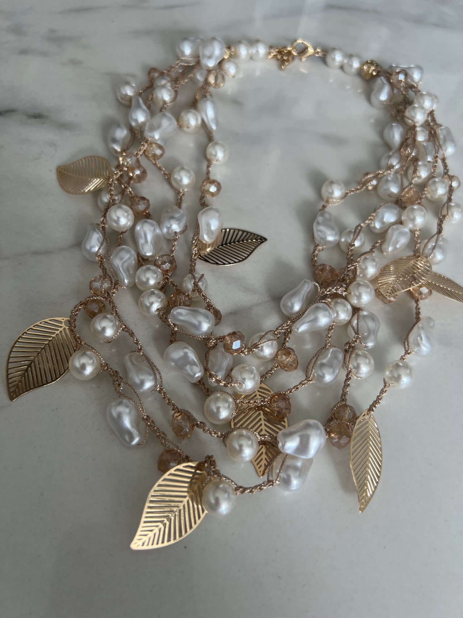 Collana Perle e foglie dorate