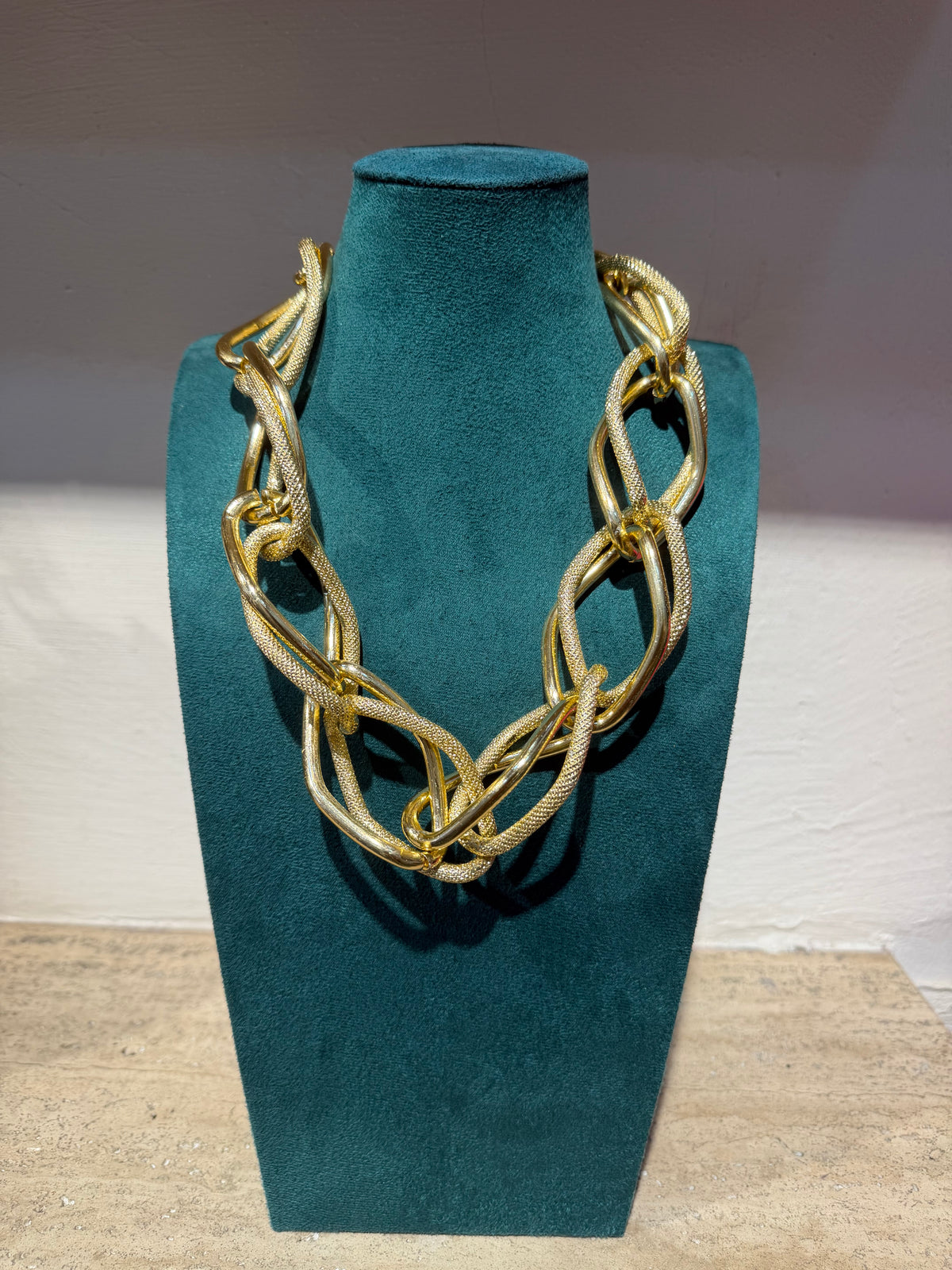 Collana Catena Groupie "Maglie Intrecciate" Dorata con Texture Diamantata