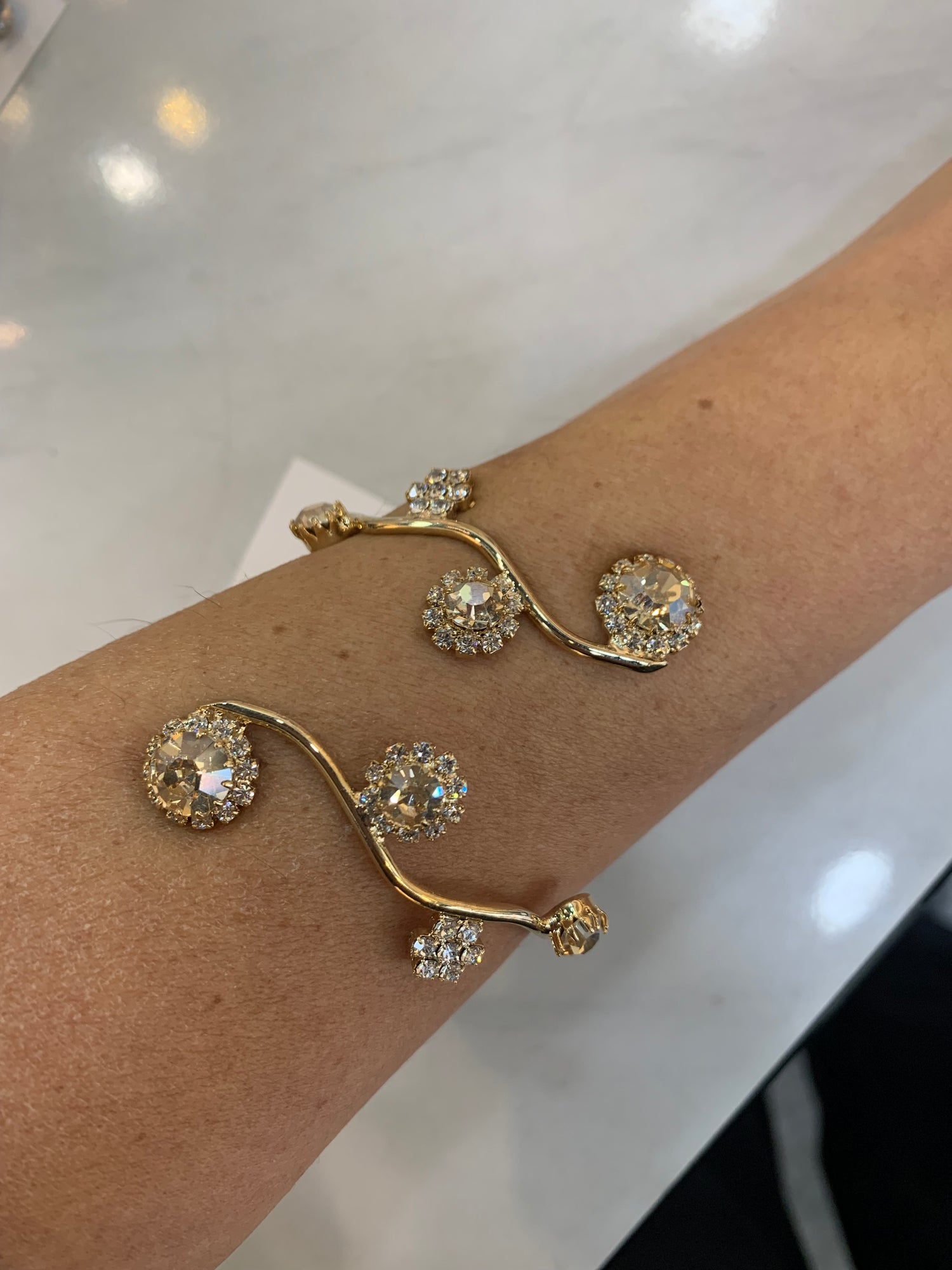 Bracciale essenziale incastonatura francese