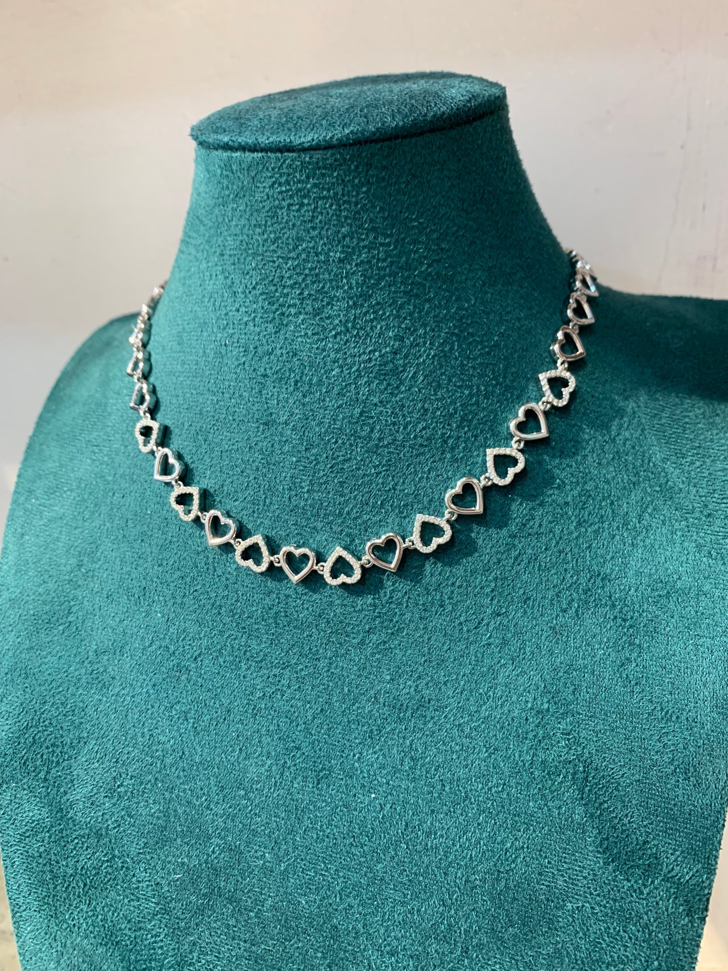 Collana cuori traforata