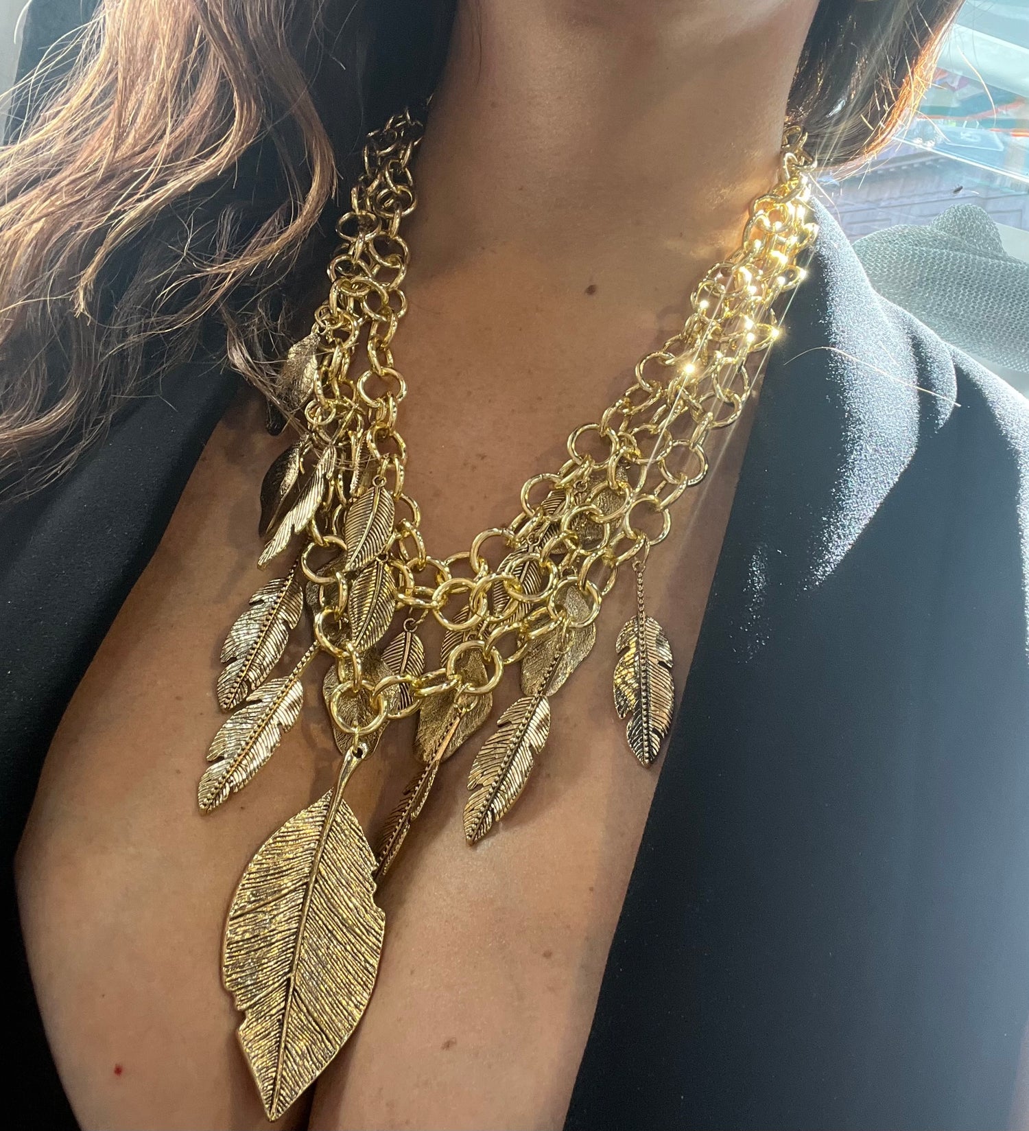 Collana catena e foglie pendenti