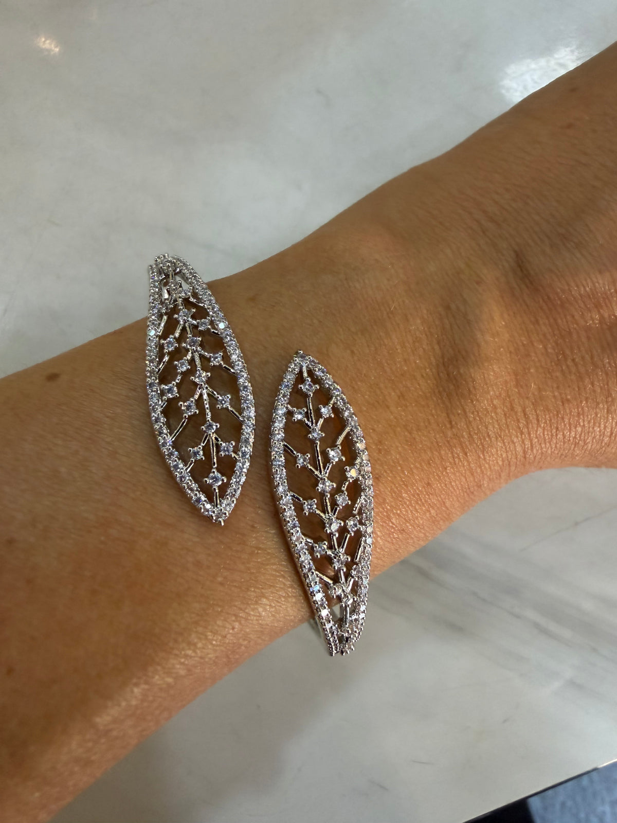 Bracciale Rigido Contrarié Foglia d'Aria