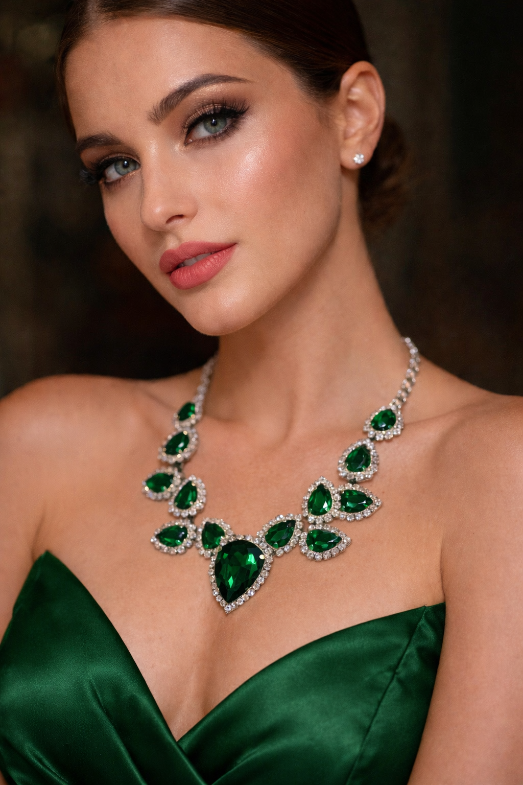 Collana con gocce e strass