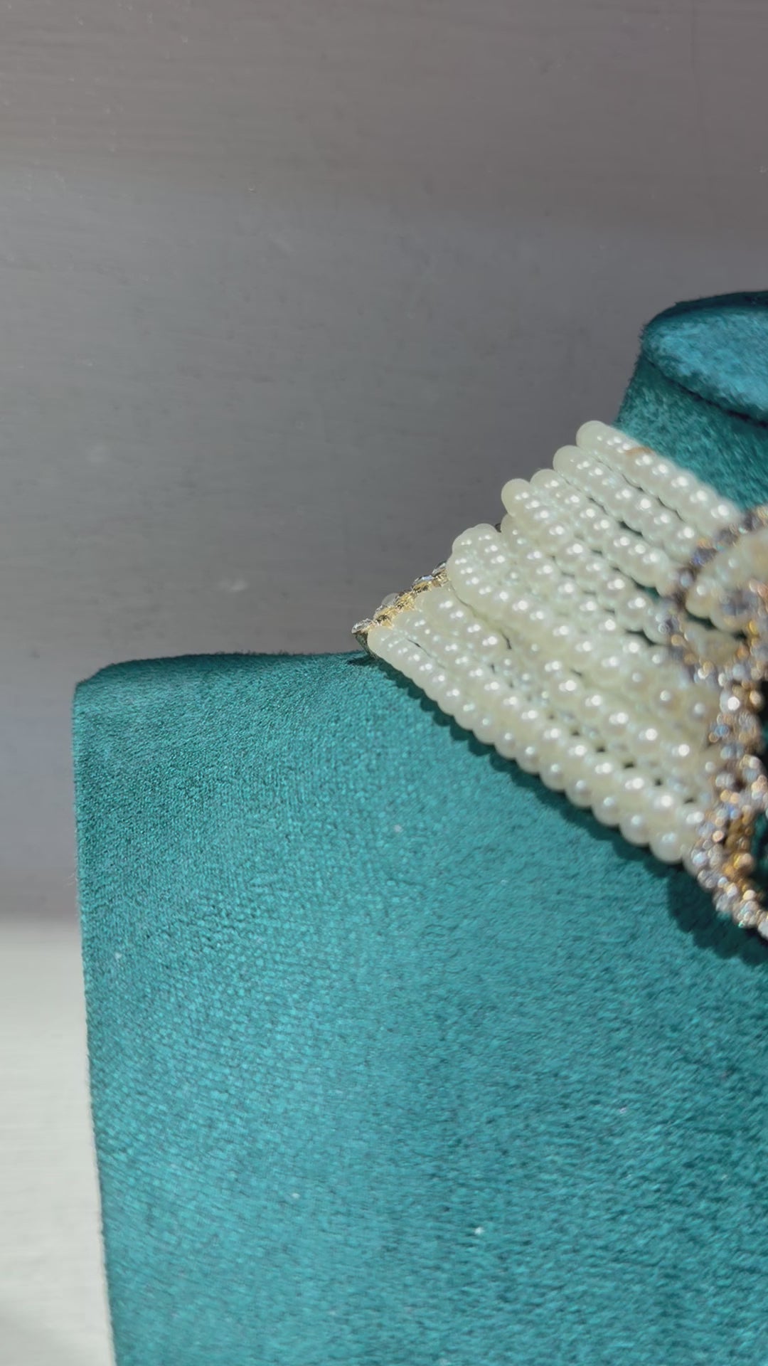 Collana Choker Regina: Perle e Diadema di Cristalli
